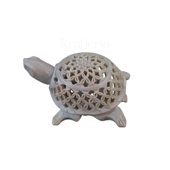 Tortoise Figurine in Jali Art – Exquisite Varanasi Handicraft Décor