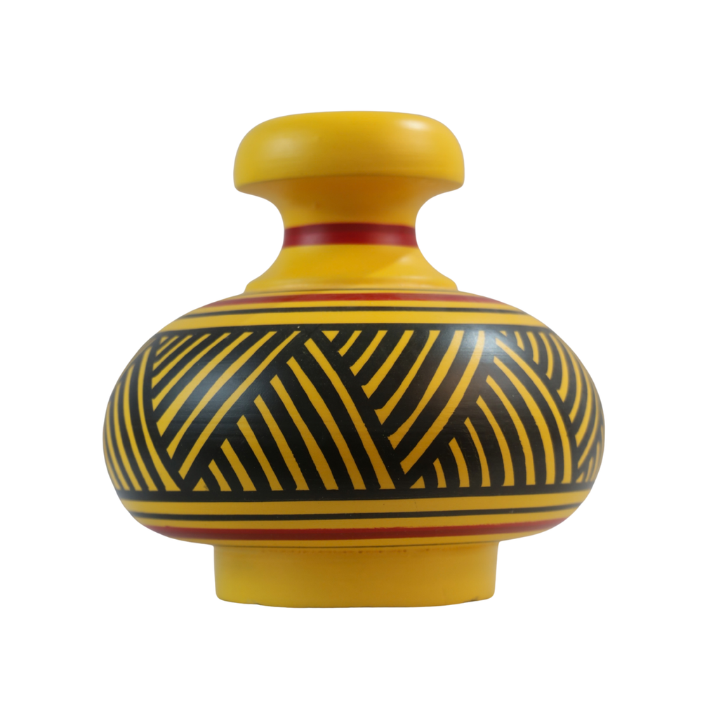 Artisan-crafted flower vase with eco-friendly color coating