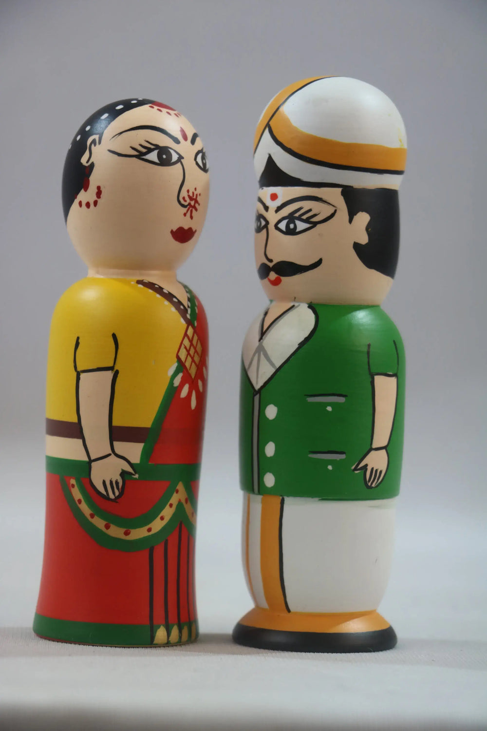 Traditional Couple Peg Dolls Non-Toxic Color Wooden Lacquerware&toys