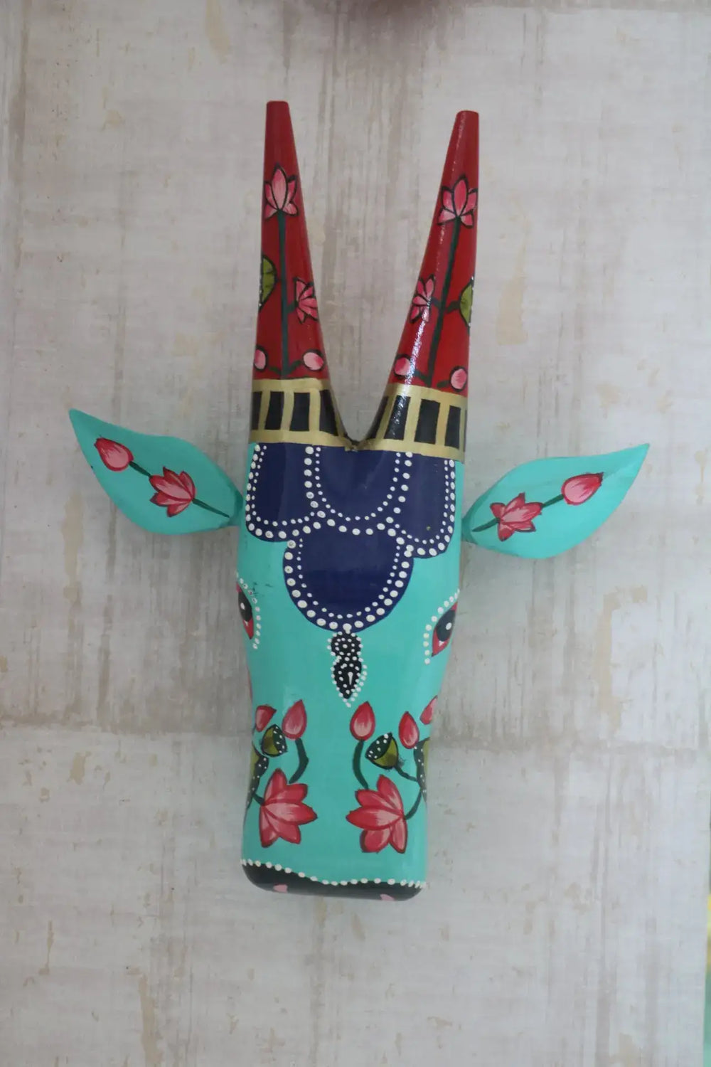 Colorful Wooden Cow Faces Wall Art – Handcrafted Home Accent Wooden Decorative