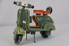Hand-Painted Scooter Bike Showpiece – GI Tagged Craft from Varanasi Wooden Lacquerware