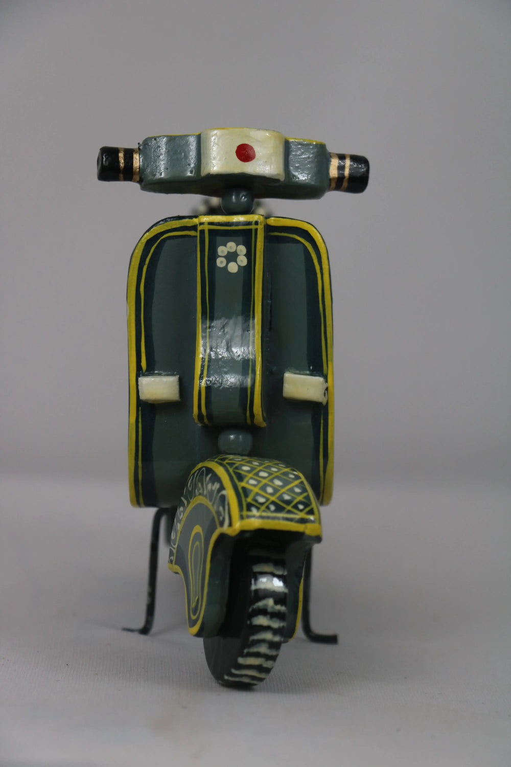 Hand-Painted Scooter Bike Showpiece – GI Tagged Craft from Varanasi Wooden Lacquerware