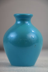 Handcrafted Flower Vase – Glossy Color, Perfect for Any Room