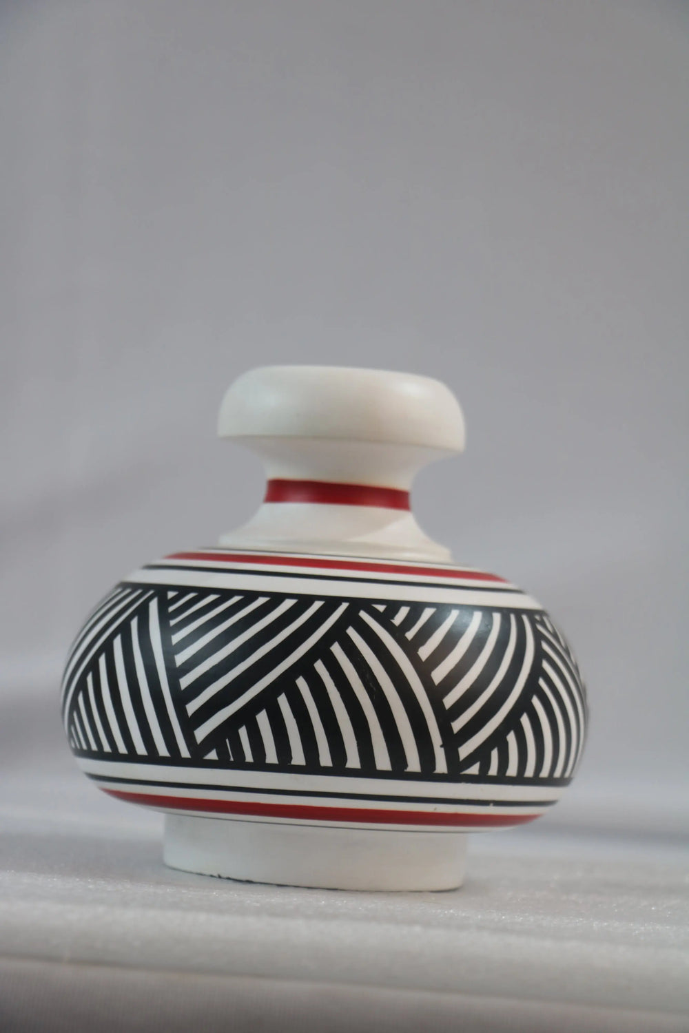 Handcrafted Flower Vase – Non-Toxic Color Finish BHARAT HANDICRAFTS