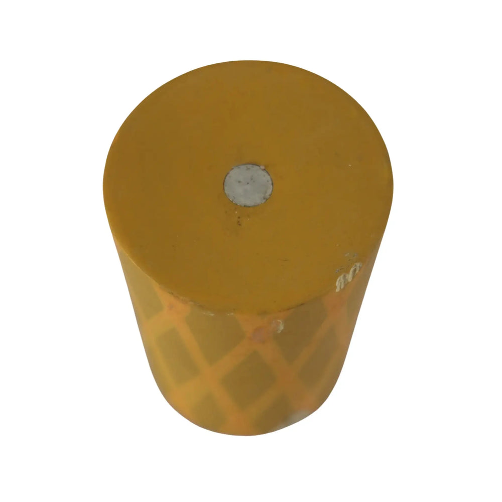 Bright ice cream magnet for metal surfaces