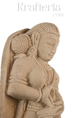 A Touch of Reverence - Ornamenting the Feet in Silence