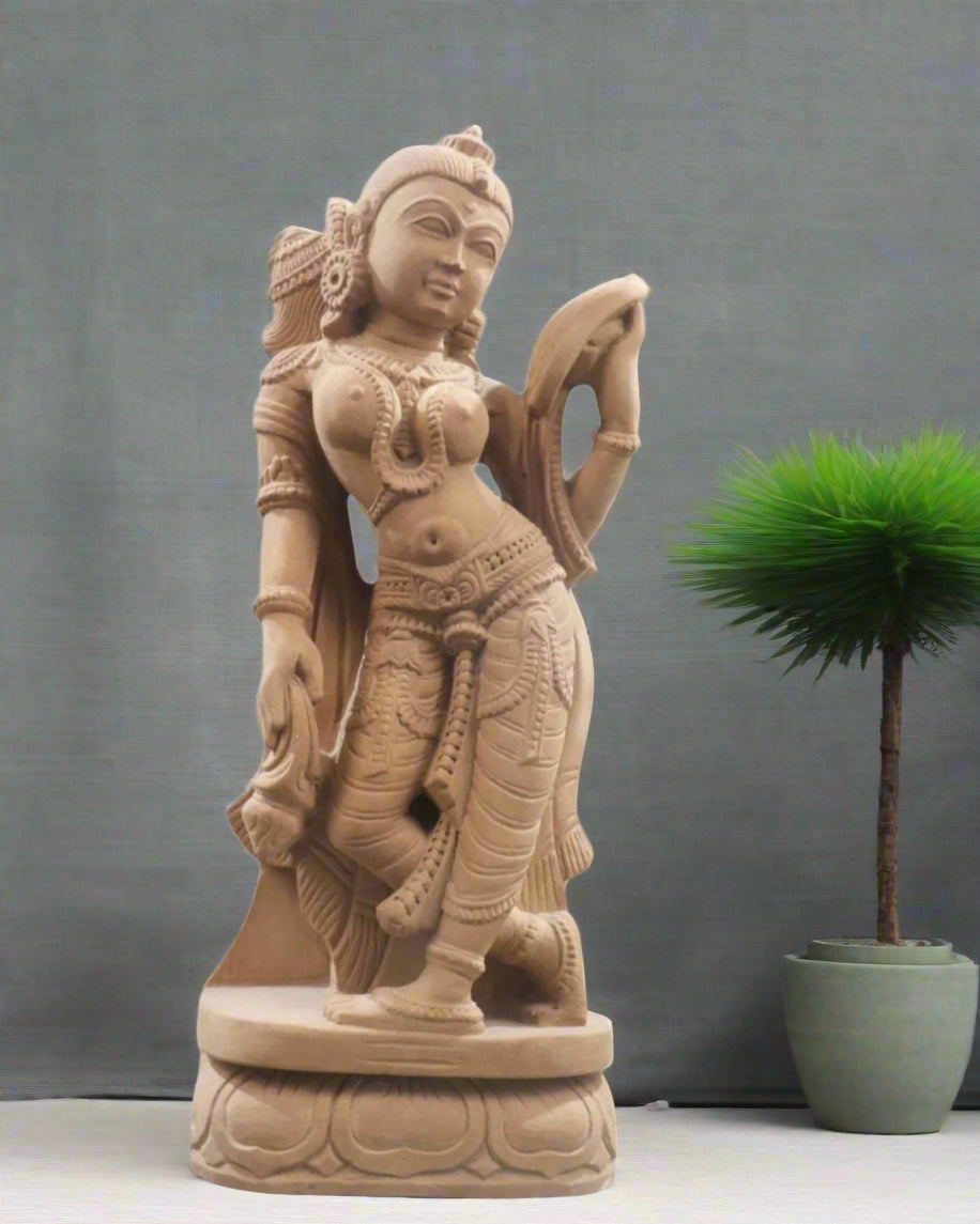 Grace of Tradition-The Elegant Lady