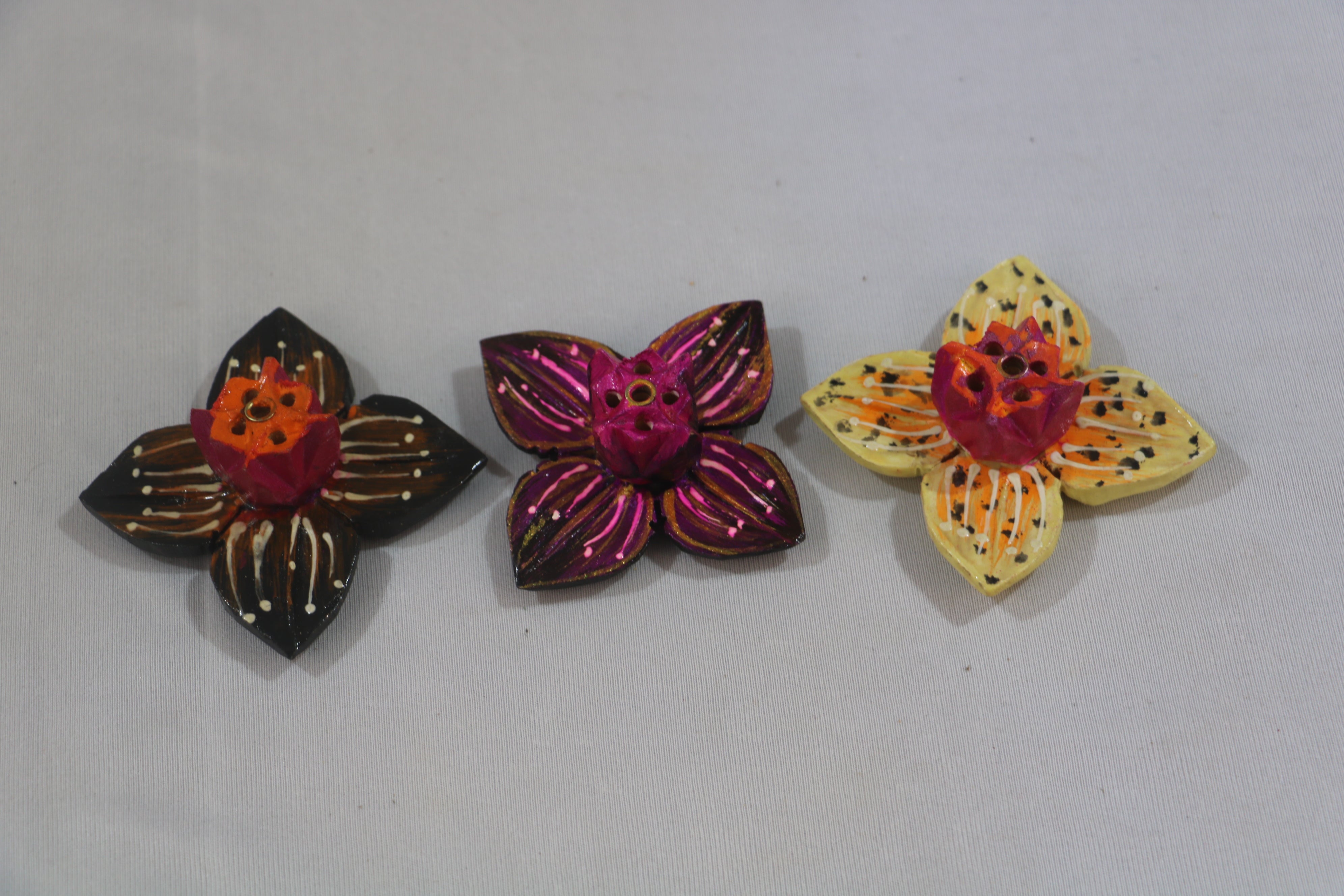 Hand-Painted Wooden Flower Agarbatti Stand – Elegant Incense Holder