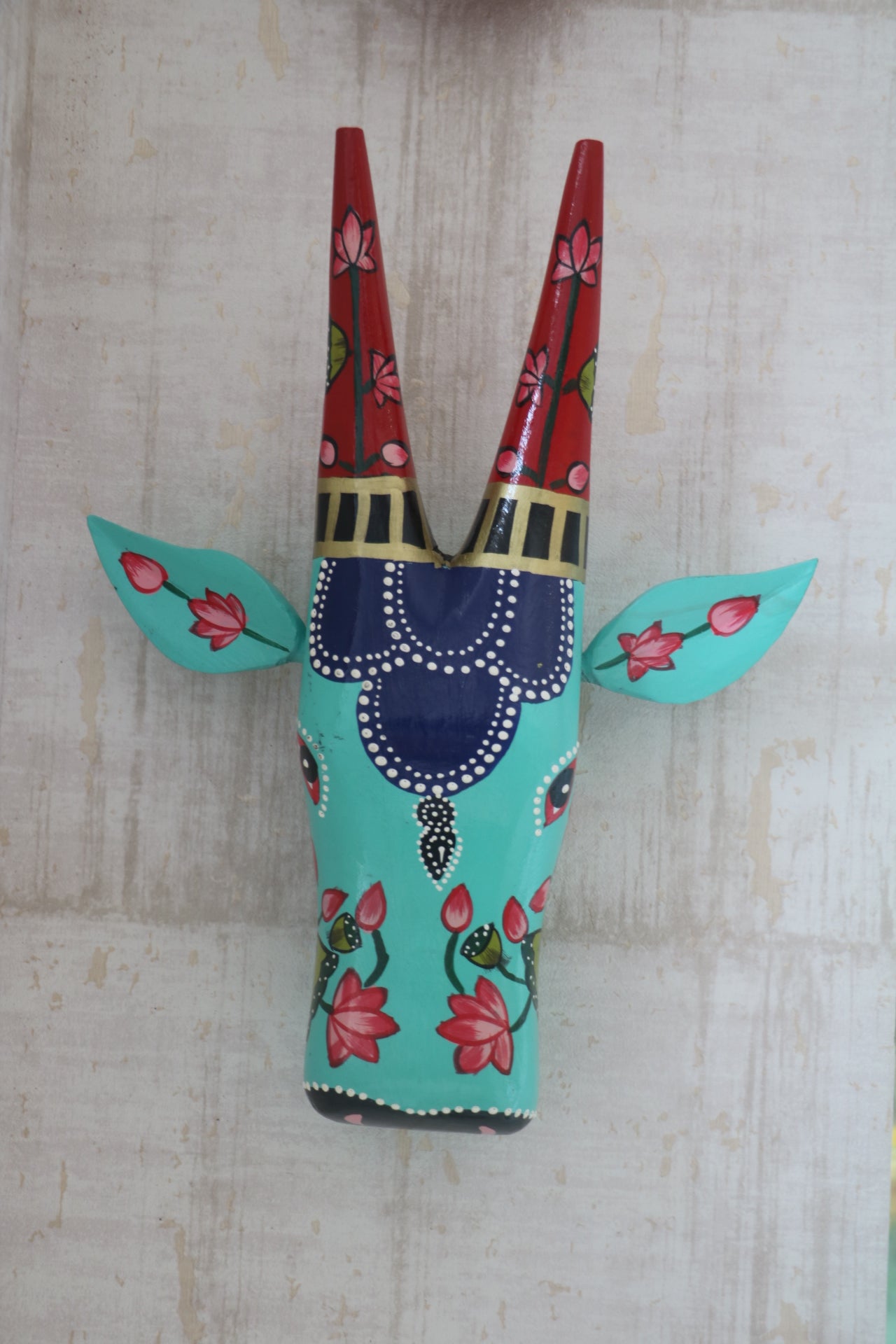 Colorful Wooden Cow Faces Wall Art – Handcrafted Home Accent