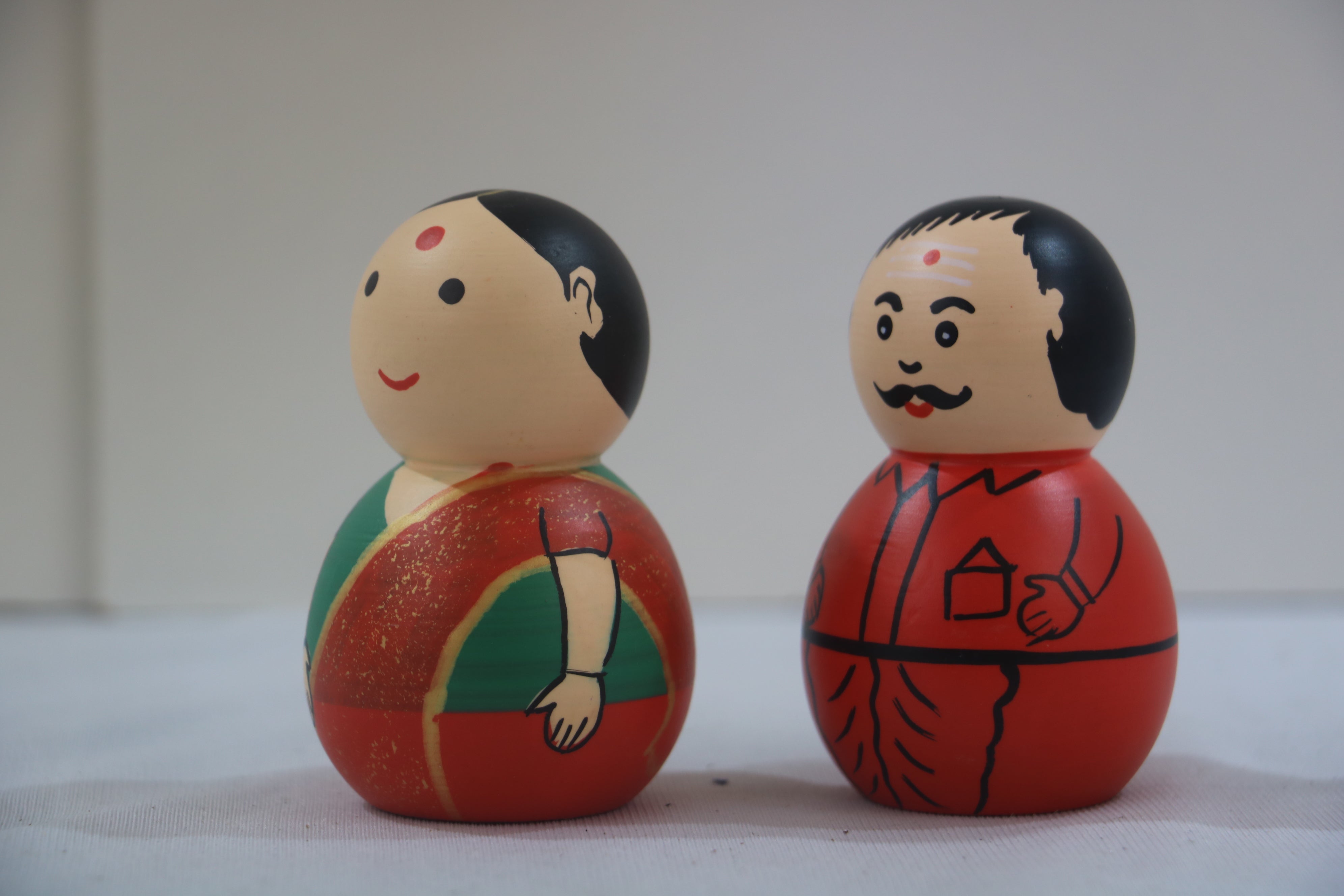 Traditional Couple Dolls in Non-Toxic Green – Perfect Cultural Decor