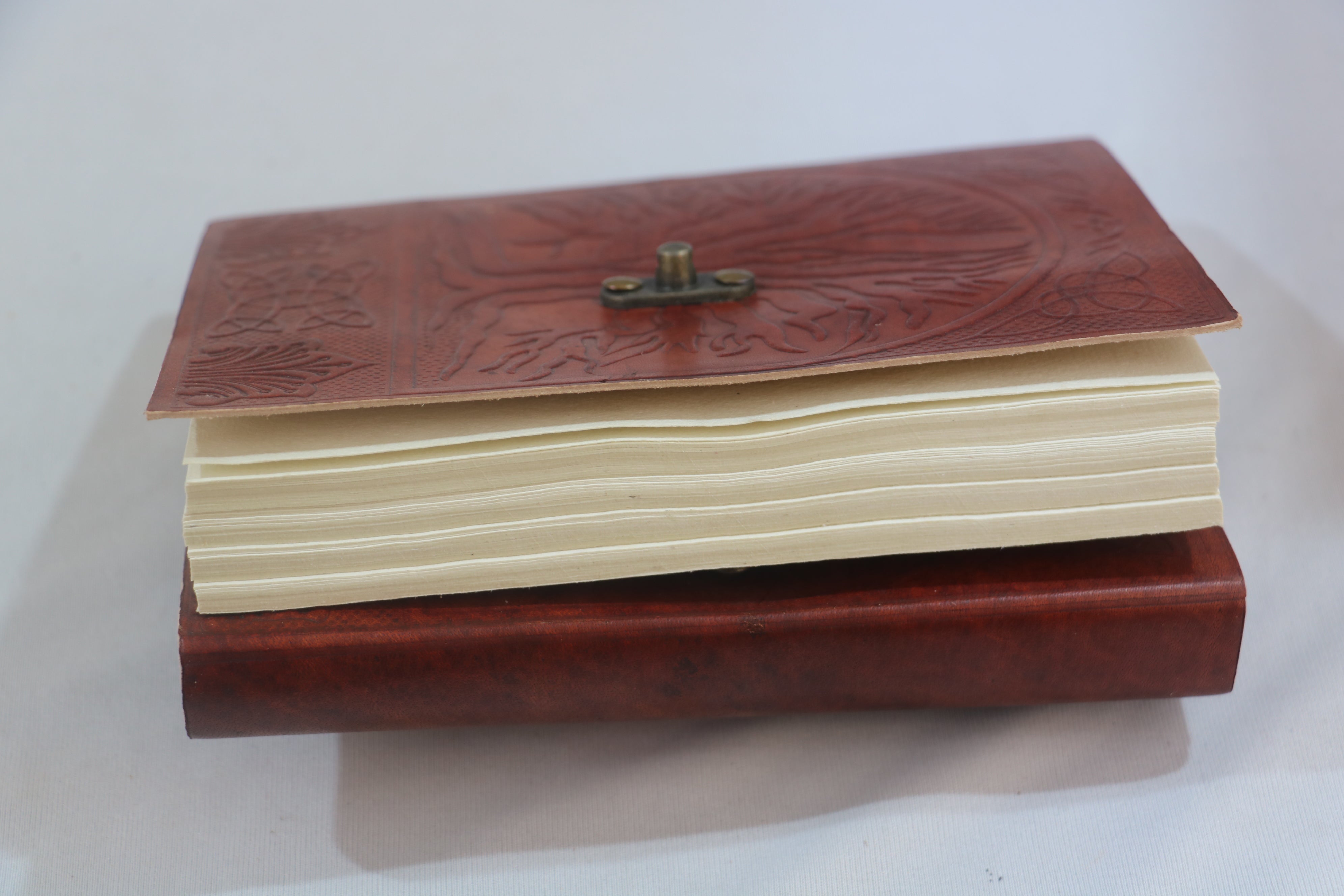 Handcrafted Leather Diary – Durable & Stylish Writing Journal"