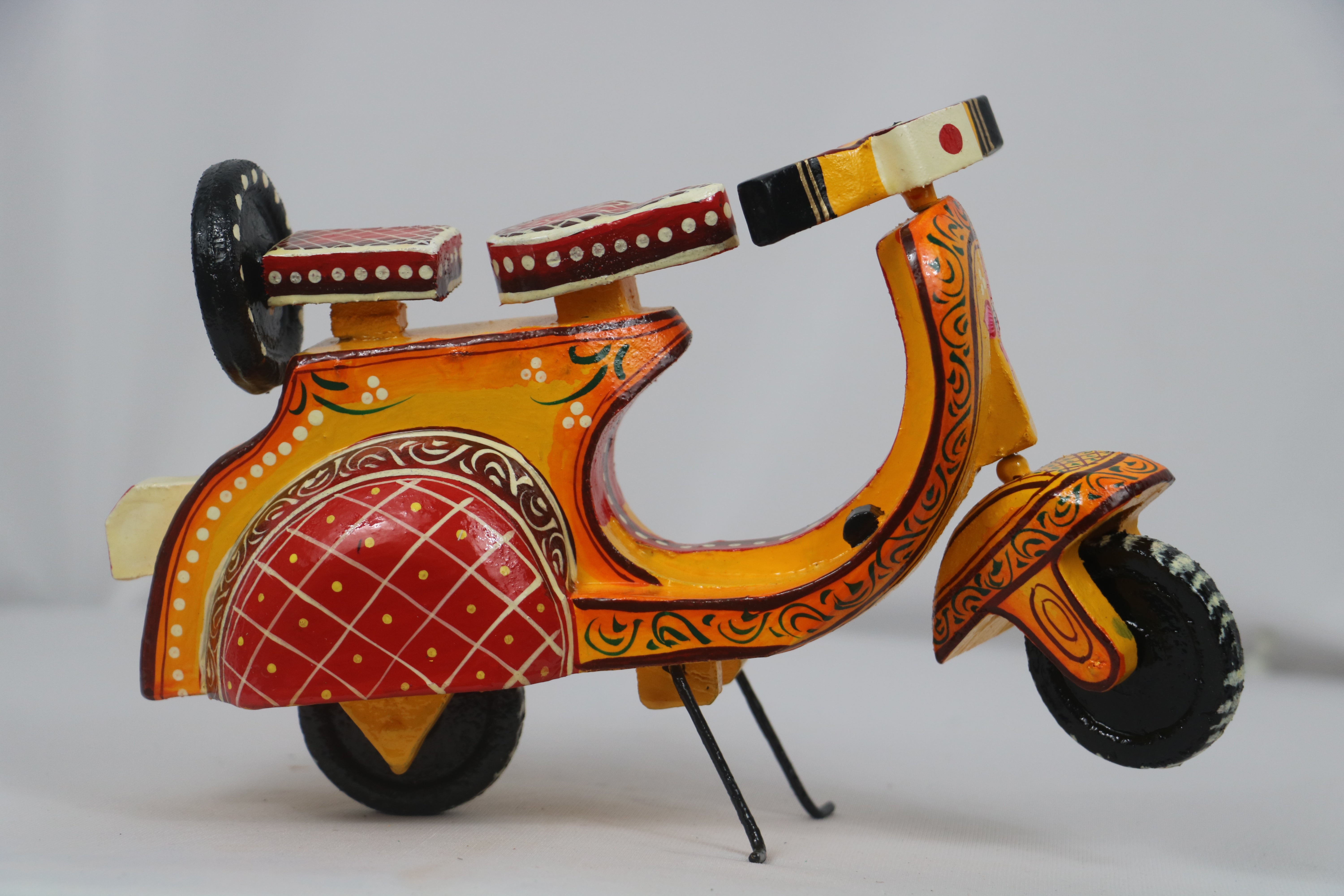 Hand-Painted Scooter Bike Showpiece – GI Tagged Craft from Varanasi