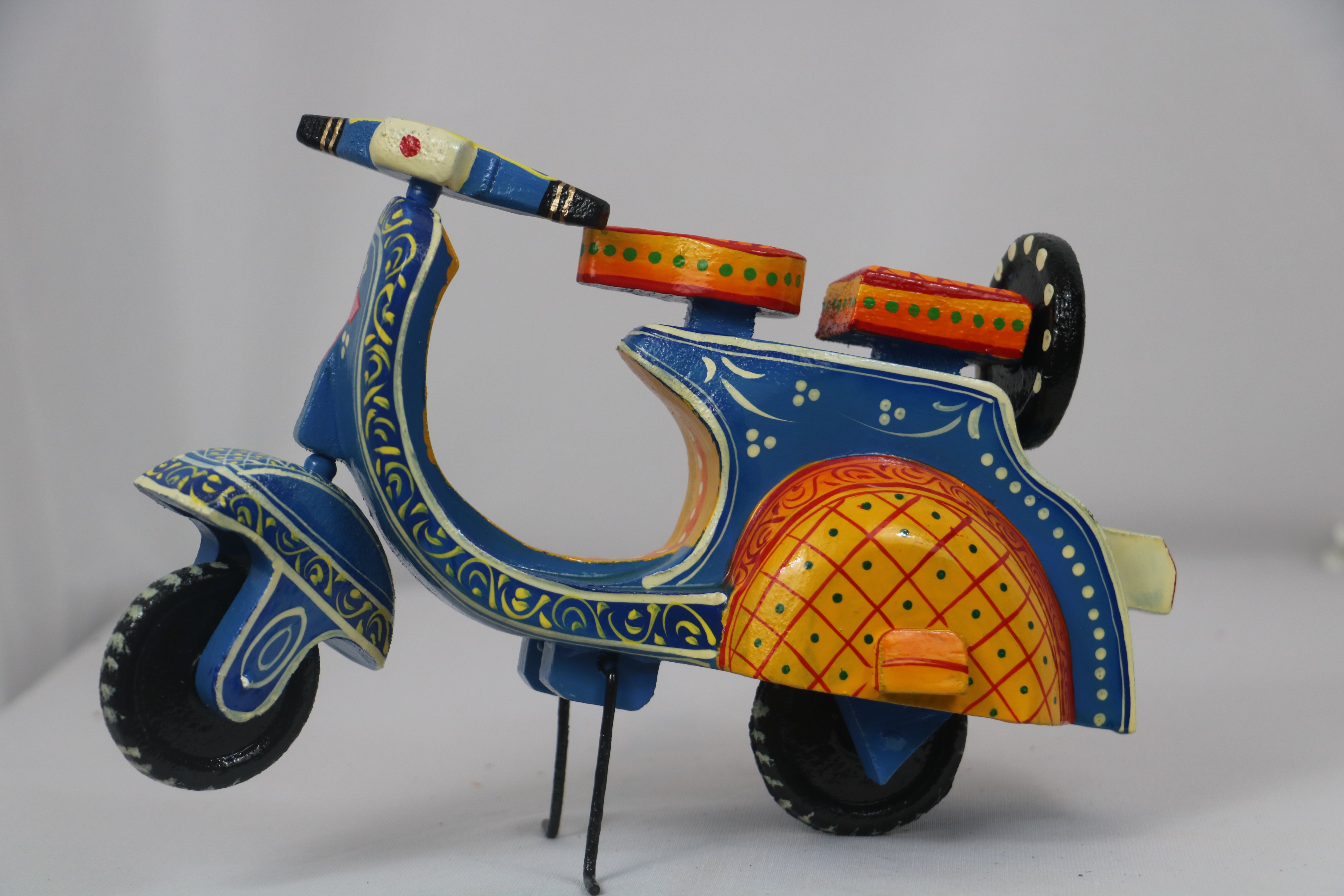 Hand-Painted Scooter Bike Showpiece – GI Tagged Craft from Varanasi