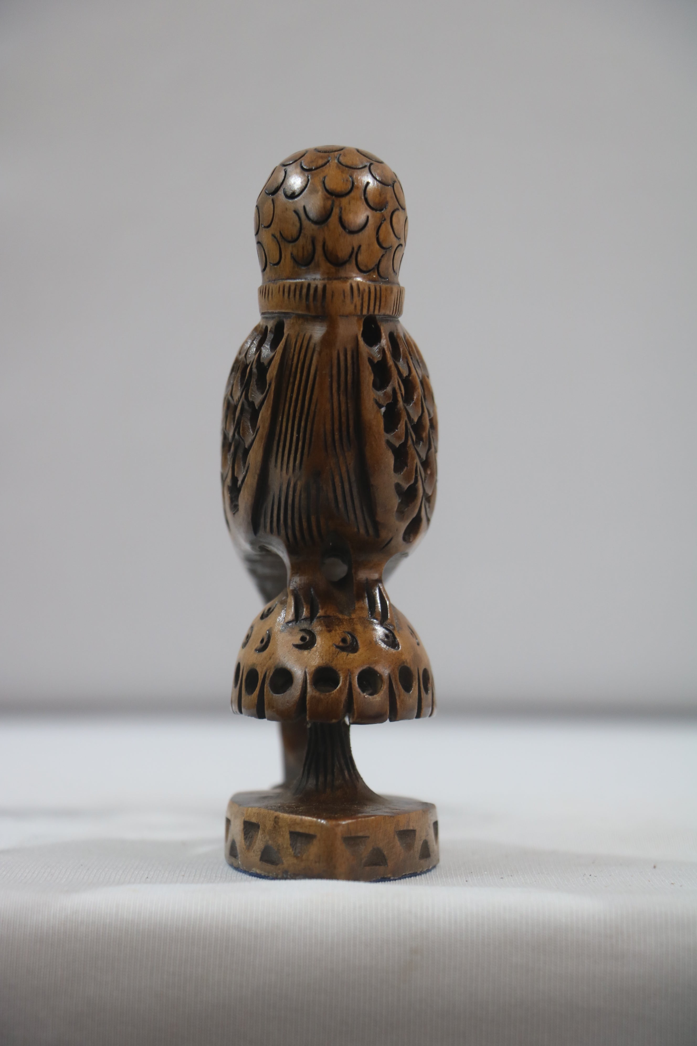 Hand-Carved Wooden Parrot Jali – Intricate Traditional Artwork