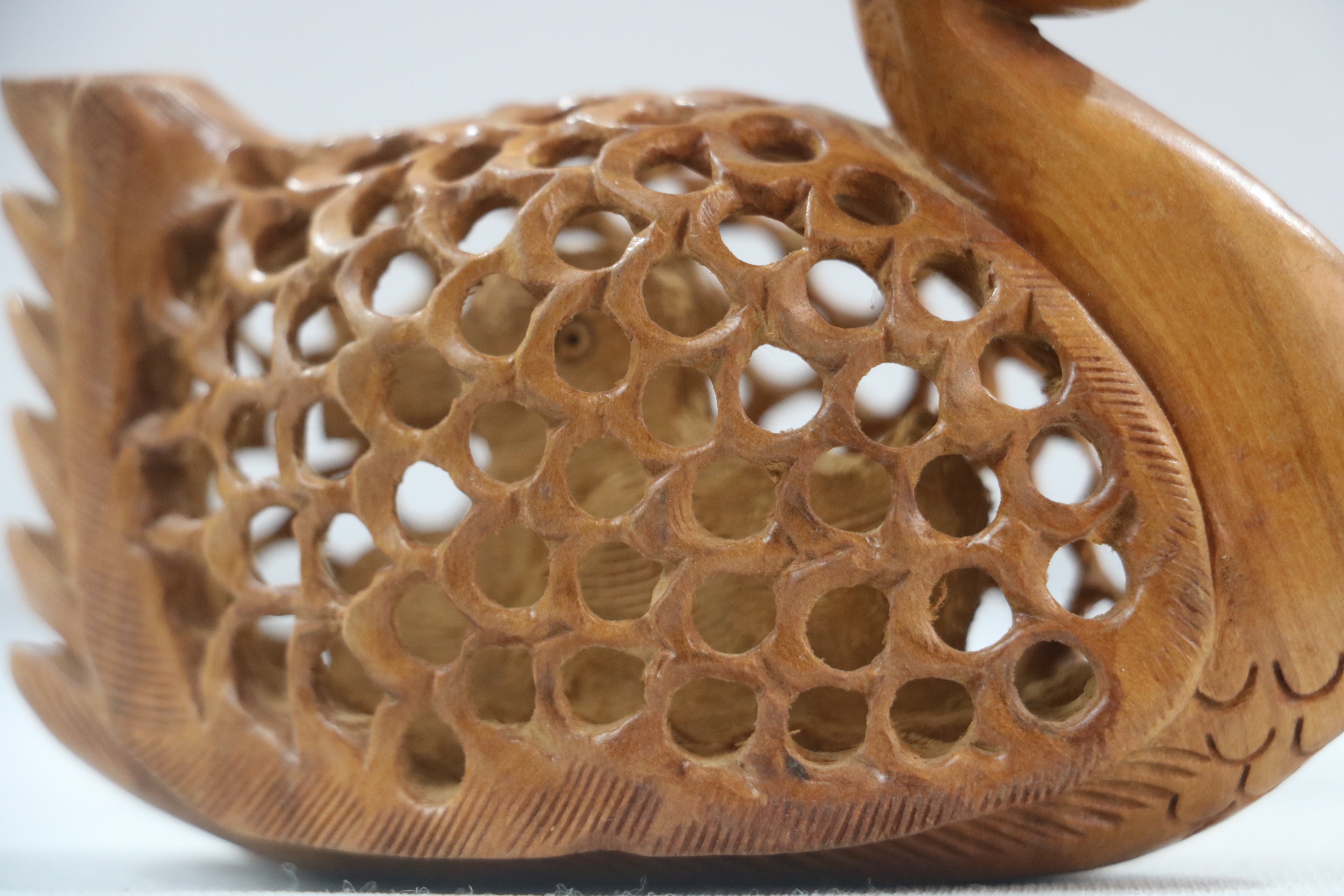 Hand-Carved Wooden Duck with Baby – Beautiful Family Sculpture