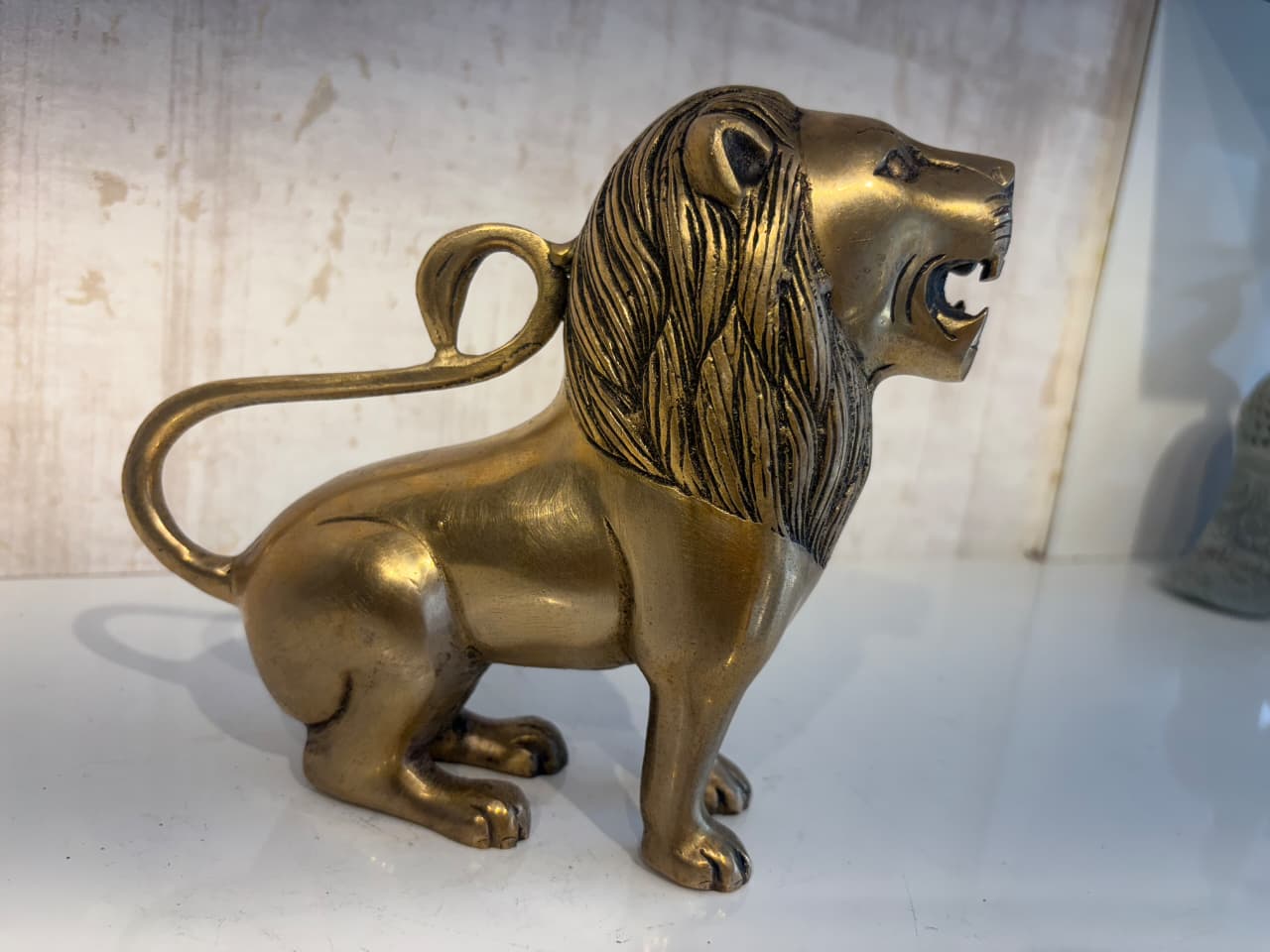Regal Brass Lion Statue - Majestic Animal Figurine for Home Decor