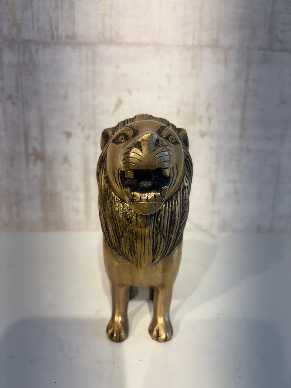 Regal Brass Lion Statue - Majestic Animal Figurine for Home Decor